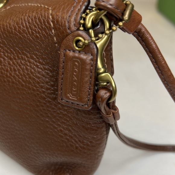 COACH PEBBLED LEATHER WRISTLET - Picture 4 of 6